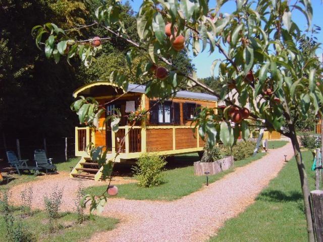 Hotel Les Roulottes De Maufront Ouagne Exterior foto